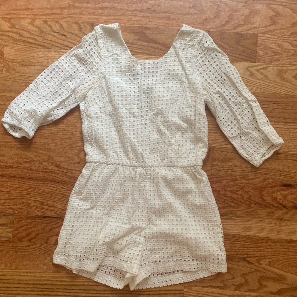 Anthro Lilka Eyelet Short Romper w/ Back Bows Sz S